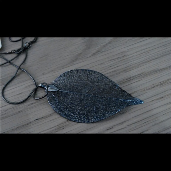 Real Leaf Pendant - Picture 4 of 4